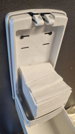 Zásobník na skládaný toaletní papír MERIDA ONE kapacita až 450 listů, ABS plast, černý